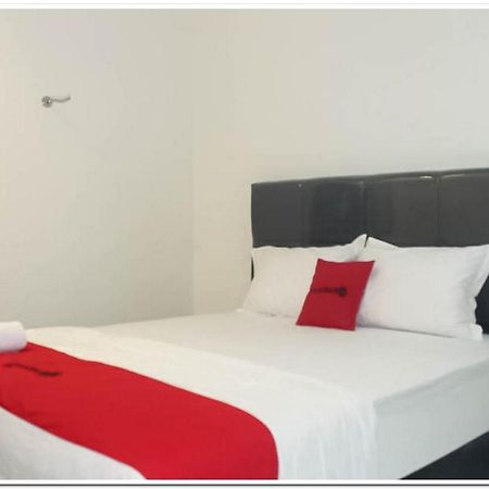 Reddoorz @ Paus Raya Hotel Палангкарая Екстериор снимка
