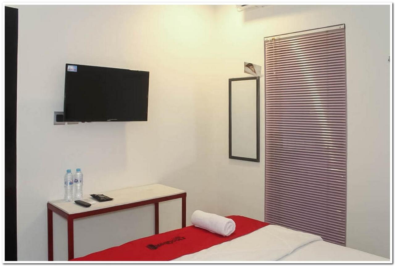 Reddoorz @ Paus Raya Hotel Палангкарая Екстериор снимка
