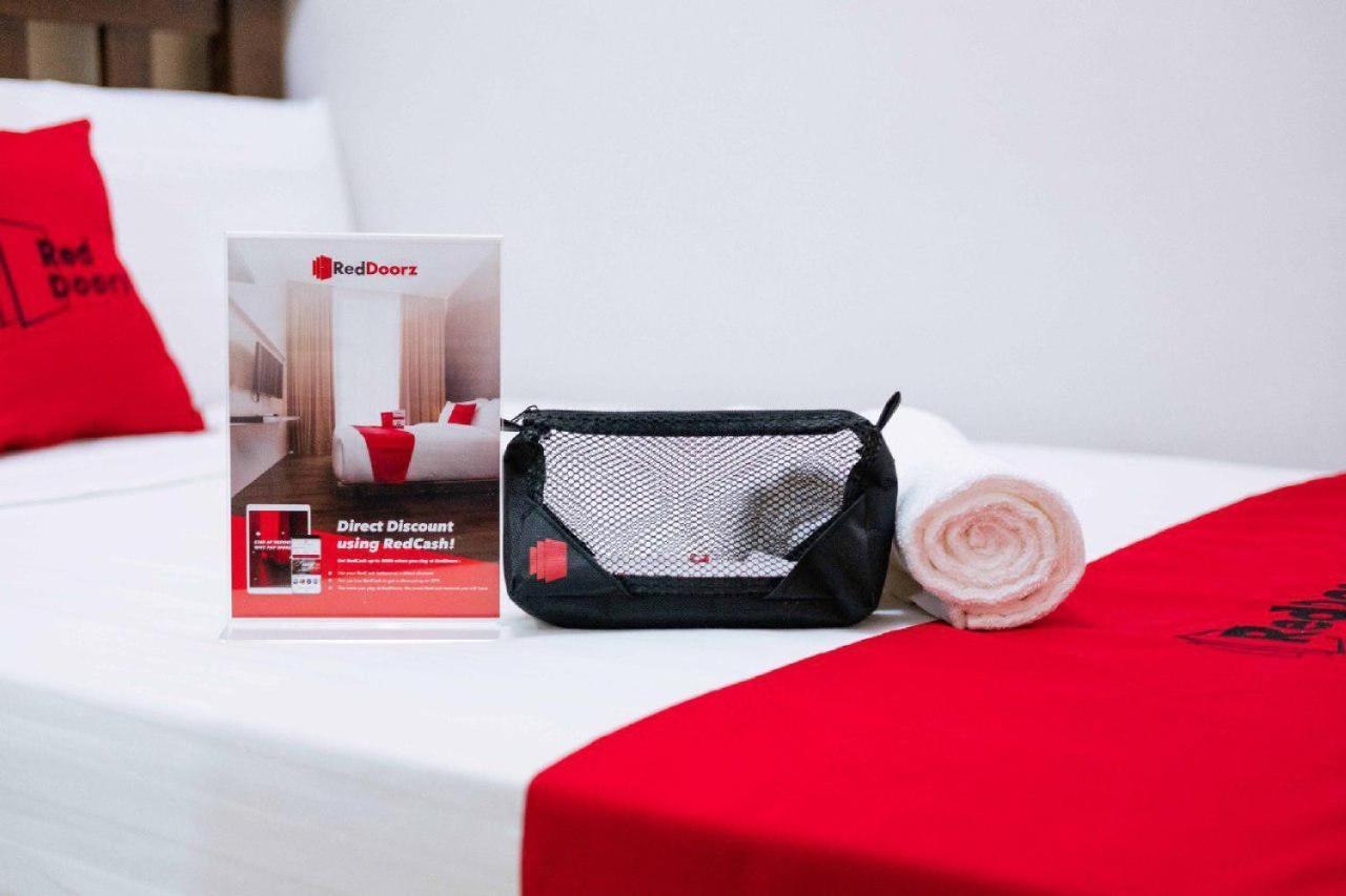 Reddoorz @ Paus Raya Hotel Палангкарая Екстериор снимка