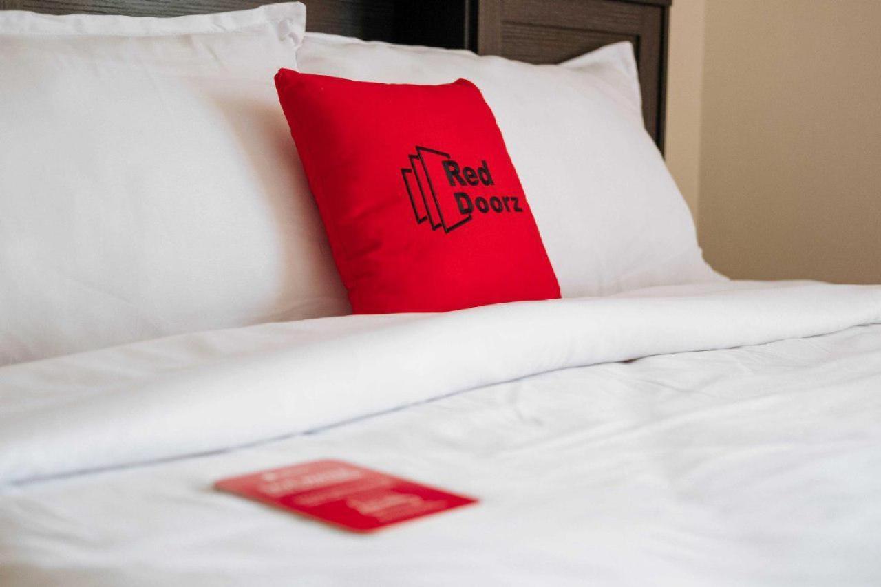 Reddoorz @ Paus Raya Hotel Палангкарая Екстериор снимка